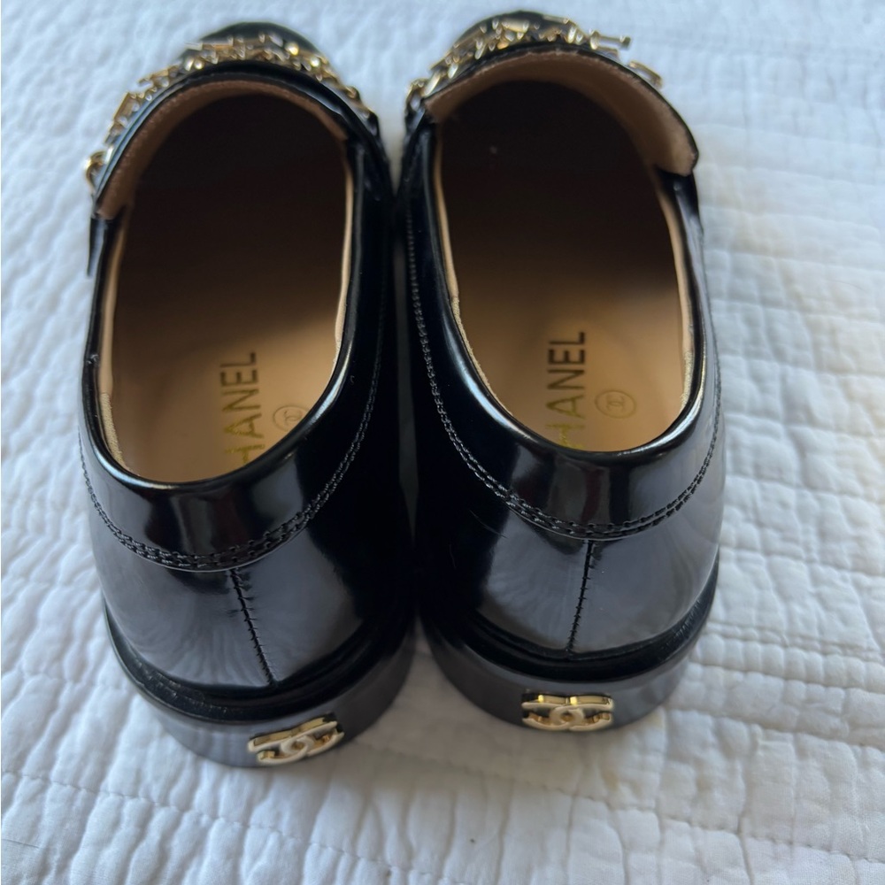 AUTH CHANEL BLACK PATENT LOAFER GOLD CHAIN SZ “37C” - Picture 4 of 6